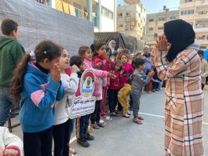 تنفيذ أنشطة ترفيهية للأطفال في الملاجئ في قطاع غزة:: BLDA Introducing Recreational Activities in Shelters