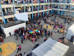 تنفيذ أنشطة ترفيهية للأطفال في الملاجئ في قطاع غزة:: BLDA Introducing Recreational Activities in Shelters