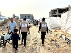 توريد مياه الشرب لمخيمات ومراكز النزوح في محافظتي غزة والشمال