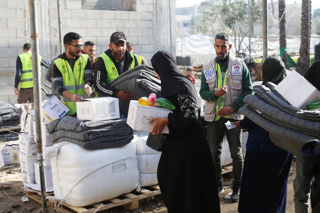 Distribution of kitchen set and winter supplies to displaced families in Al-Masha’ala shelters
