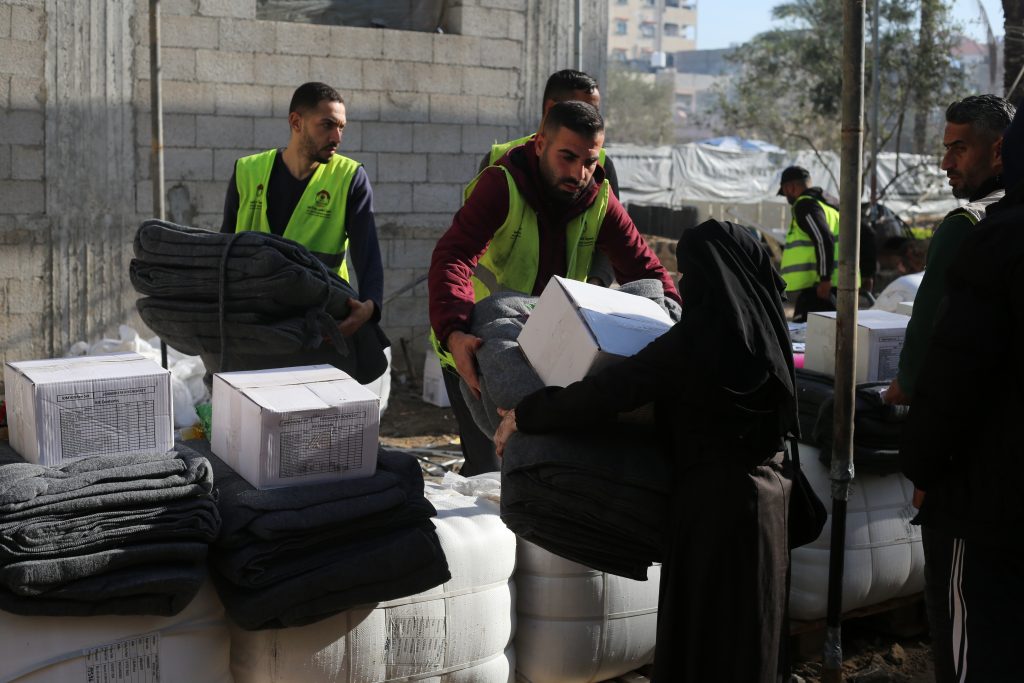 Distribution of kitchen set and winter supplies to displaced families in Al-Masha’ala shelters
