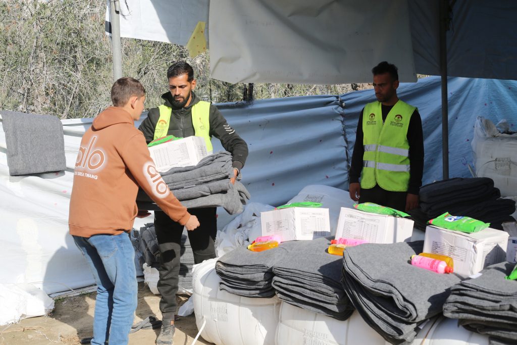 Distribution of kitchen set and winter supplies to displaced families in Al-Masha’ala shelters