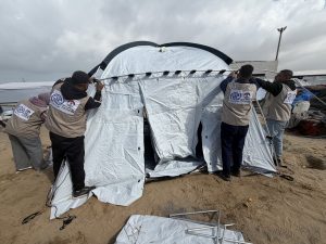 استجابة عاجلة لإغاثة العائلات المتضررة في “مدينة أصداء” بخان يونس