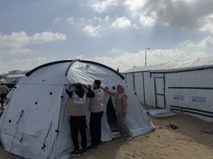 استجابة عاجلة لإغاثة العائلات المتضررة في “مدينة أصداء” بخان يونس