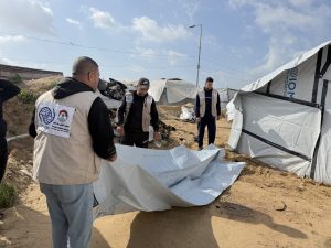 استجابة عاجلة لإغاثة العائلات المتضررة في “مدينة أصداء” بخان يونس