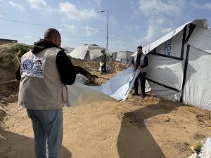 استجابة عاجلة لإغاثة العائلات المتضررة في “مدينة أصداء” بخان يونس