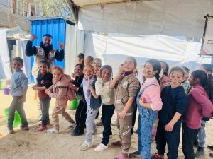 بالشراكه مع مؤسسة We World.. جمعية تطوير بيت لاهيا تنفذ يوماً ترفيهياً للطلاب