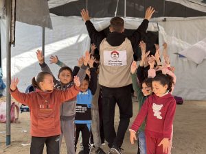 بالشراكه مع مؤسسة We World.. جمعية تطوير بيت لاهيا تنفذ يوماً ترفيهياً للطلاب