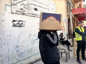 توزيع طرود غذائية طارئة بدعم كريم من المطبخ المركزي العالمي