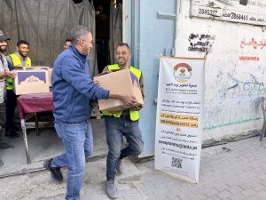 توزيع طرود غذائية طارئة بدعم كريم من المطبخ المركزي العالمي