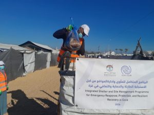 تعزيز البيئة الصحية وإدارة مواقع الإيواء بالشراكة مع (IOM)