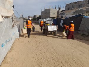 تعزيز البيئة الصحية وإدارة مواقع الإيواء بالشراكة مع (IOM)