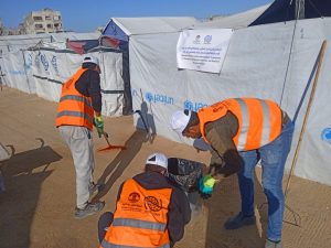 تعزيز البيئة الصحية وإدارة مواقع الإيواء بالشراكة مع (IOM)