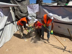 تعزيز البيئة الصحية وإدارة مواقع الإيواء بالشراكة مع (IOM)