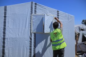مشروع تركيب وتجهيز 53 خيمة للأسر النازحة بالشراكة مع (IOM)