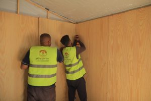 مشروع تركيب وتجهيز 53 خيمة للأسر النازحة بالشراكة مع (IOM)