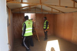 مشروع تركيب وتجهيز 53 خيمة للأسر النازحة بالشراكة مع (IOM)