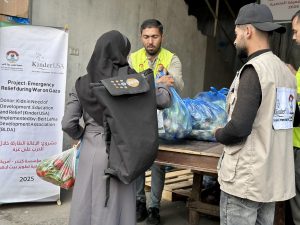 توزيع طرود خضار في شمال غزة بالشراكة مع مؤسسة كندر-امريكا (KinderUSA)