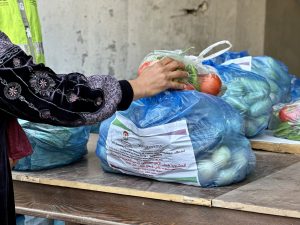 توزيع طرود خضار في شمال غزة بالشراكة مع مؤسسة كندر-امريكا (KinderUSA)