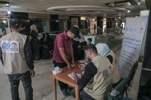 توزيع قسائم كسوة لـ 1083 أسرة في شمال وجنوب قطاع غزة بالشراكة مع (IOM)
