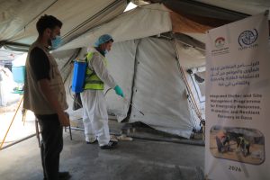 جهود مستمرة لمكافحة نواقل الأمراض والقوارض في مراكز الإيواء بالشراكة مع (IOM)