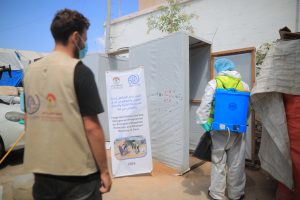 جهود مستمرة لمكافحة نواقل الأمراض والقوارض في مراكز الإيواء بالشراكة مع (IOM)