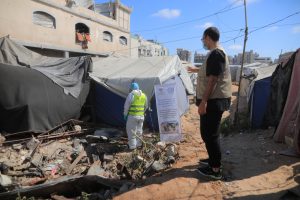 جهود مستمرة لمكافحة نواقل الأمراض والقوارض في مراكز الإيواء بالشراكة مع (IOM)
