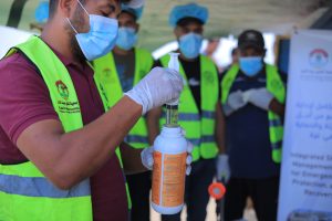 جهود مستمرة لمكافحة نواقل الأمراض والقوارض في مراكز الإيواء بالشراكة مع (IOM)