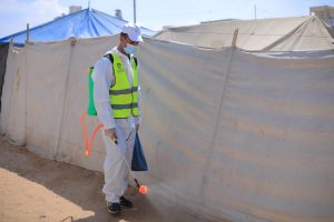 جهود مستمرة لمكافحة نواقل الأمراض والقوارض في مراكز الإيواء بالشراكة مع (IOM)