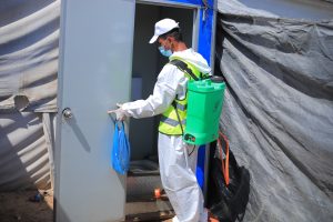 جهود مستمرة لمكافحة نواقل الأمراض والقوارض في مراكز الإيواء بالشراكة مع (IOM)