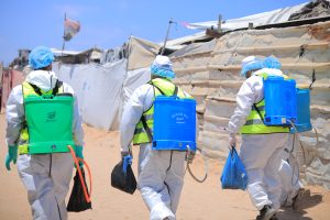 جهود مستمرة لمكافحة نواقل الأمراض والقوارض في مراكز الإيواء بالشراكة مع (IOM)