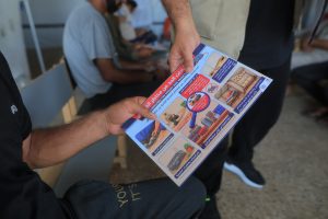 جهود مستمرة لمكافحة نواقل الأمراض والقوارض في مراكز الإيواء بالشراكة مع (IOM)
