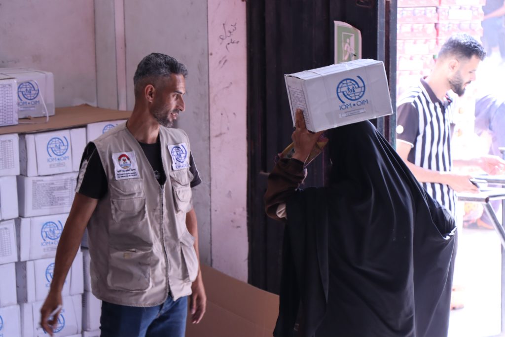 Distribution of kitchenware kits to affected households in northern and southern Gaza in partnership with (IOM)