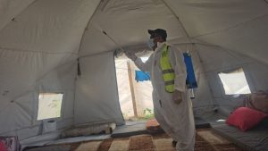 جهود مستمرة لمكافحة نواقل الأمراض والقوارض في مراكز الإيواء بالشراكة مع (IOM)