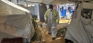 جهود مستمرة لمكافحة نواقل الأمراض والقوارض في مراكز الإيواء بالشراكة مع (IOM)