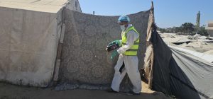 جهود مستمرة لمكافحة نواقل الأمراض والقوارض في مراكز الإيواء بالشراكة مع (IOM)