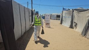 جهود مستمرة لمكافحة نواقل الأمراض والقوارض في مراكز الإيواء بالشراكة مع (IOM)