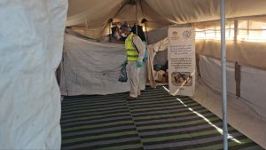 جهود مستمرة لمكافحة نواقل الأمراض والقوارض في مراكز الإيواء بالشراكة مع (IOM)