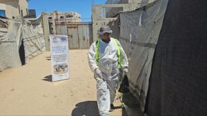 جهود مستمرة لمكافحة نواقل الأمراض والقوارض في مراكز الإيواء بالشراكة مع (IOM)