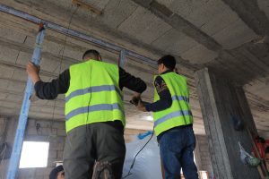 مشروع ترميم 300 منزل للعائلات المتضررة في مناطق شمال غزة بالشراكة مع (IOM)