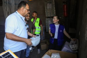 جمعية تطوير بيت لاهيا تستقبل زملاء العمل في المنظمة الدولية للهجرة (IOM) في زيارة ميدانية لمراقبة عمليات التوزيع