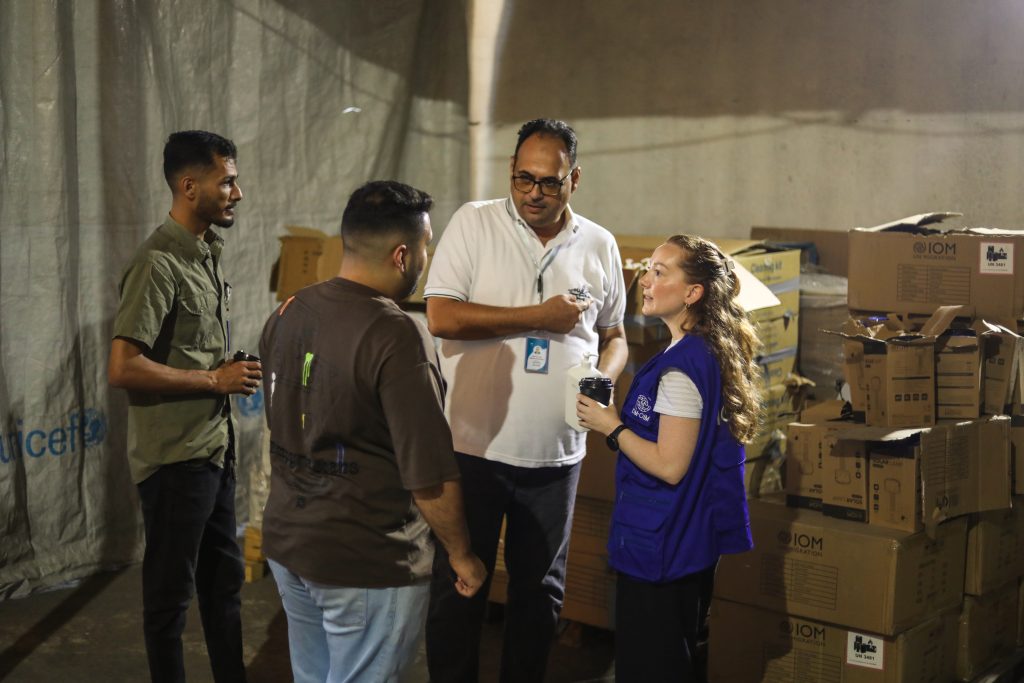 جمعية تطوير بيت لاهيا تستقبل زملاء العمل في المنظمة الدولية للهجرة (IOM) في زيارة ميدانية لمراقبة عمليات التوزيع